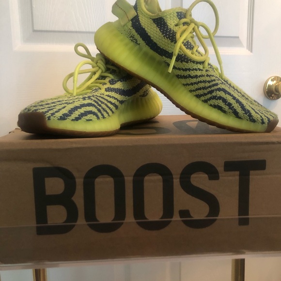 YEEZY BOOST 350 - Picture 4 of 14
